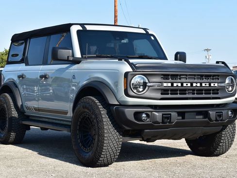 Certified 2023 Ford Bronco Black Diamond AWD/4WD image 3
