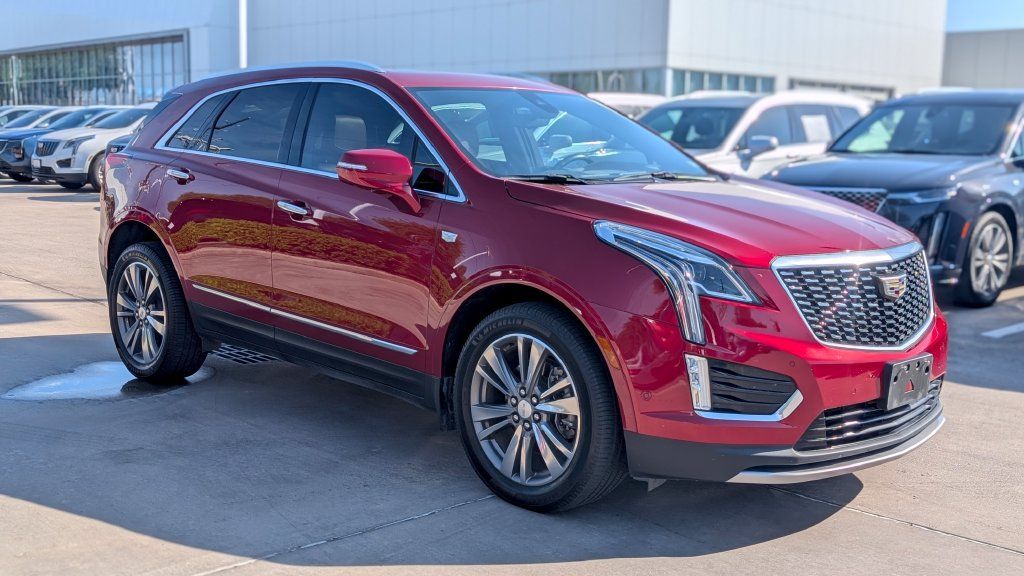 Used 2021 Cadillac XT5 Premium Luxury FWD image 1