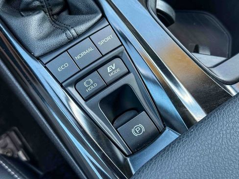Used 2025 Toyota Camry SE FWD image 31