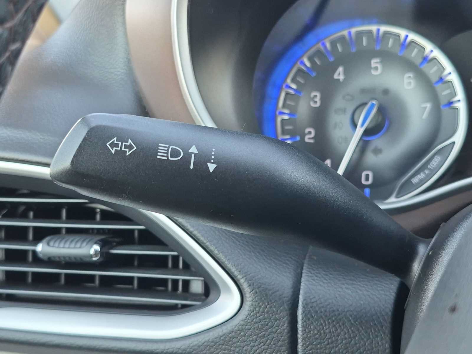 Used 2018 Chrysler Pacifica Touring-L FWD image 25