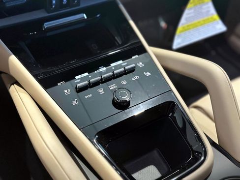 Certified 2026 Porsche Cayenne E-Hybrid image 26