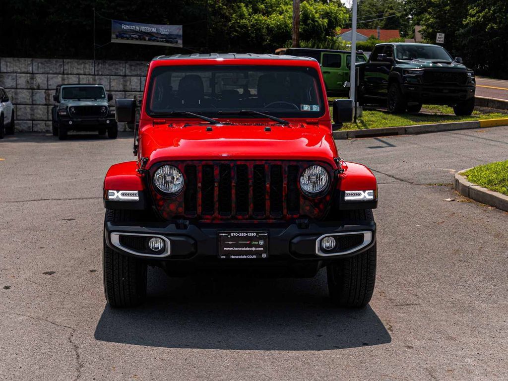 Used 2021 Jeep Gladiator Overland w/ Popular Equipment Package AWD/4WD image 2