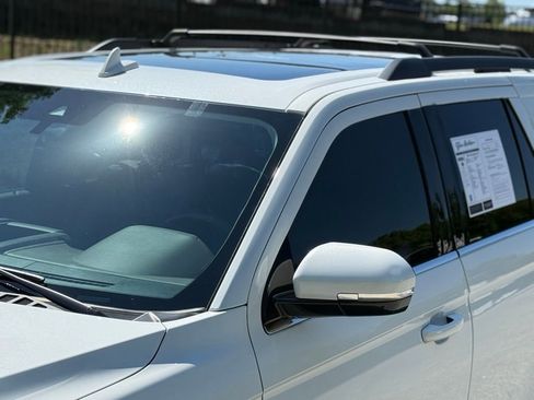 Used 2020 Ford Expedition XLT w/ Equipment Group 202A AWD/4WD image 11