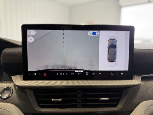 Certified 2025 Ford Explorer Platinum w/ Ultimate Package image 21