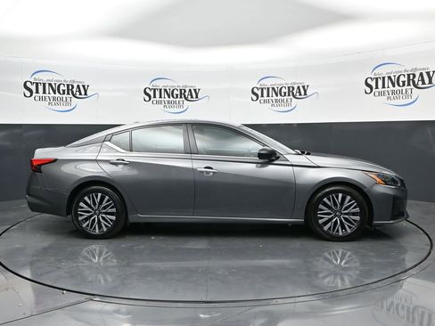 Used 2025 Nissan Altima 2.5 SV FWD image 8