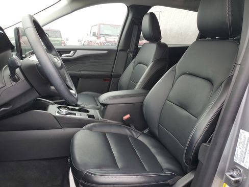 Used 2024 Ford Escape Platinum image 17