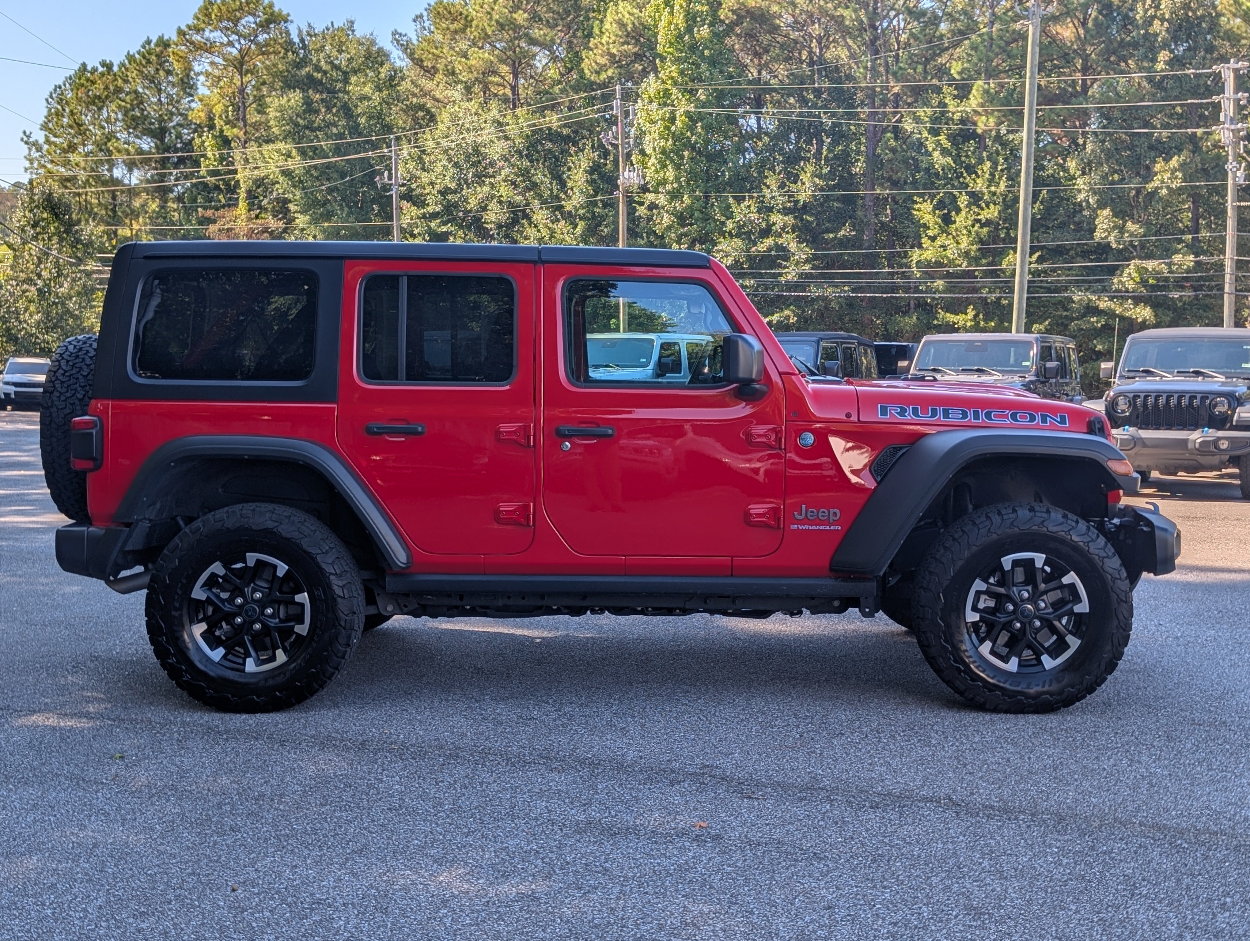 Used 2025 Jeep Wrangler Unlimited Rubicon 4xe AWD/4WD image 10