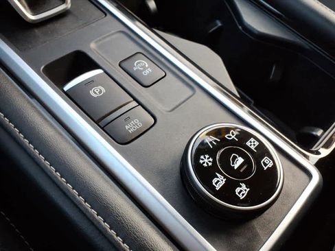 Certified 2025 Nissan Pathfinder SV image 14