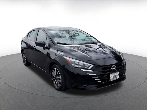 Used 2025 Nissan Versa SV image 3