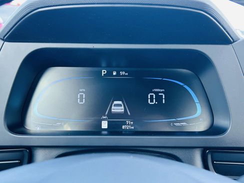 Used 2025 Hyundai Elantra Sport image 14