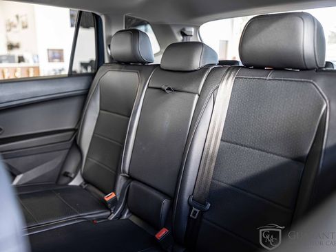 Used 2020 Volkswagen Tiguan SEL image 32