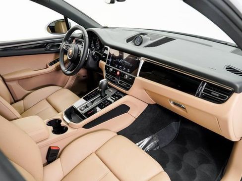 Certified 2025 Porsche Macan image 23