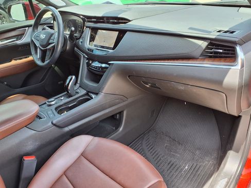 Used 2024 Cadillac XT5 Premium Luxury w/ Technology Package image 8