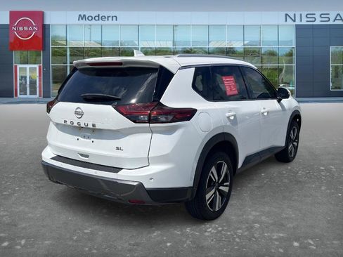 Certified 2025 Nissan Rogue SL FWD image 5