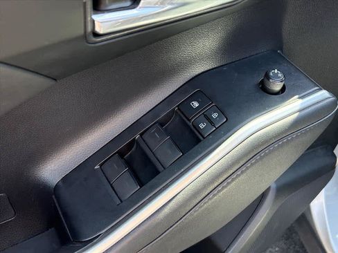 Used 2022 Toyota Highlander XLE AWD/4WD image 21