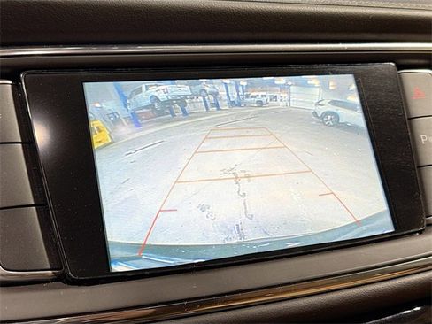 Used 2019 Buick Enclave Essence image 12