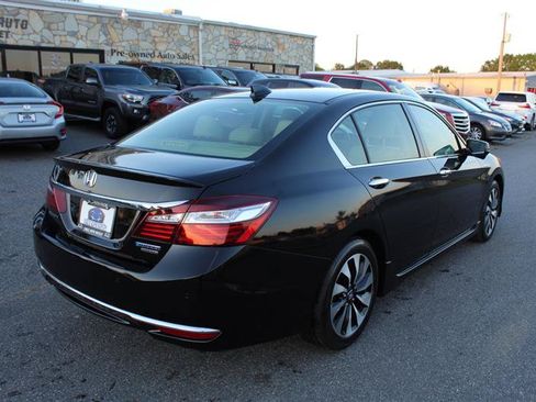 Used 2017 Honda Accord Touring image 7