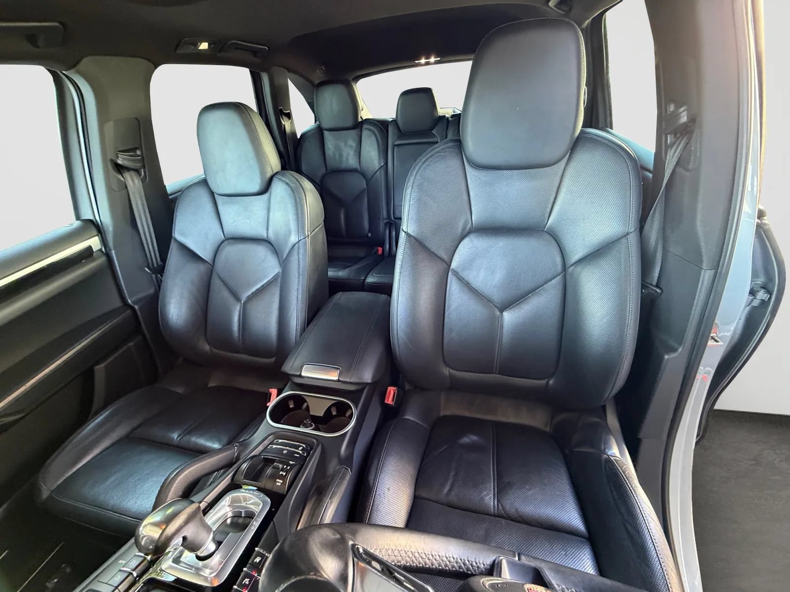 Used 2016 Porsche Cayenne w/ Premium Package AWD/4WD image 13