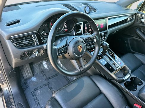 Used 2022 Porsche Macan image 9