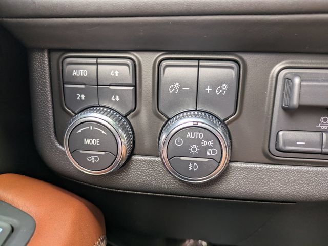 Used 2024 GMC Yukon Denali Ultimate AWD/4WD image 33