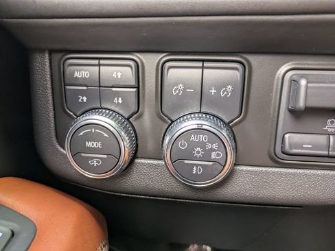 Used 2024 GMC Yukon Denali Ultimate AWD/4WD image 33