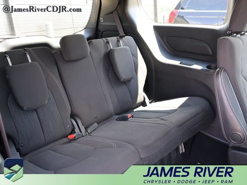 Used 2019 Chrysler Pacifica Touring Plus w/ Advanced Safetytec Group FWD image 11