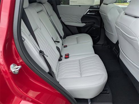 New 2025 Mitsubishi Outlander SEL image 32