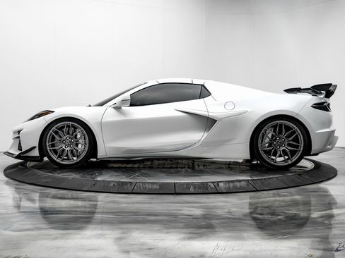 Used 2025 Chevrolet Corvette Z06 w/ Z07 Performance Package image 8