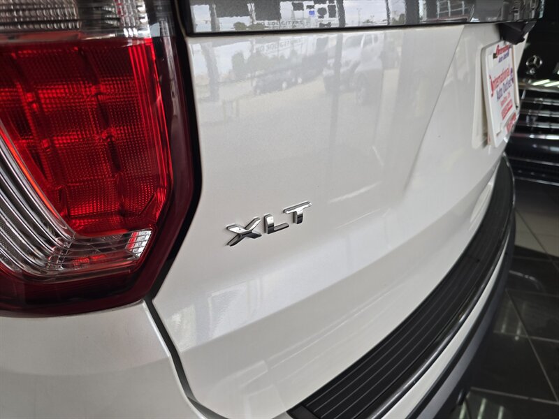 Used 2018 Ford Explorer XLT w/ Equipment Group 202A AWD/4WD image 39