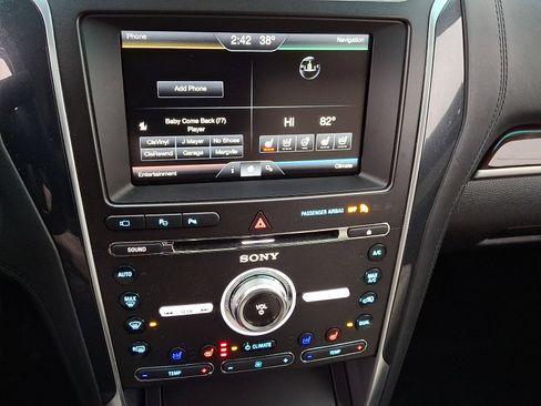 Used 2016 Ford Explorer Platinum image 18