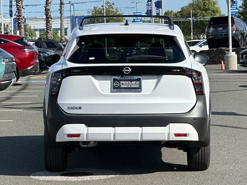 New 2026 Nissan Kicks SV w/ Charging Package image 5