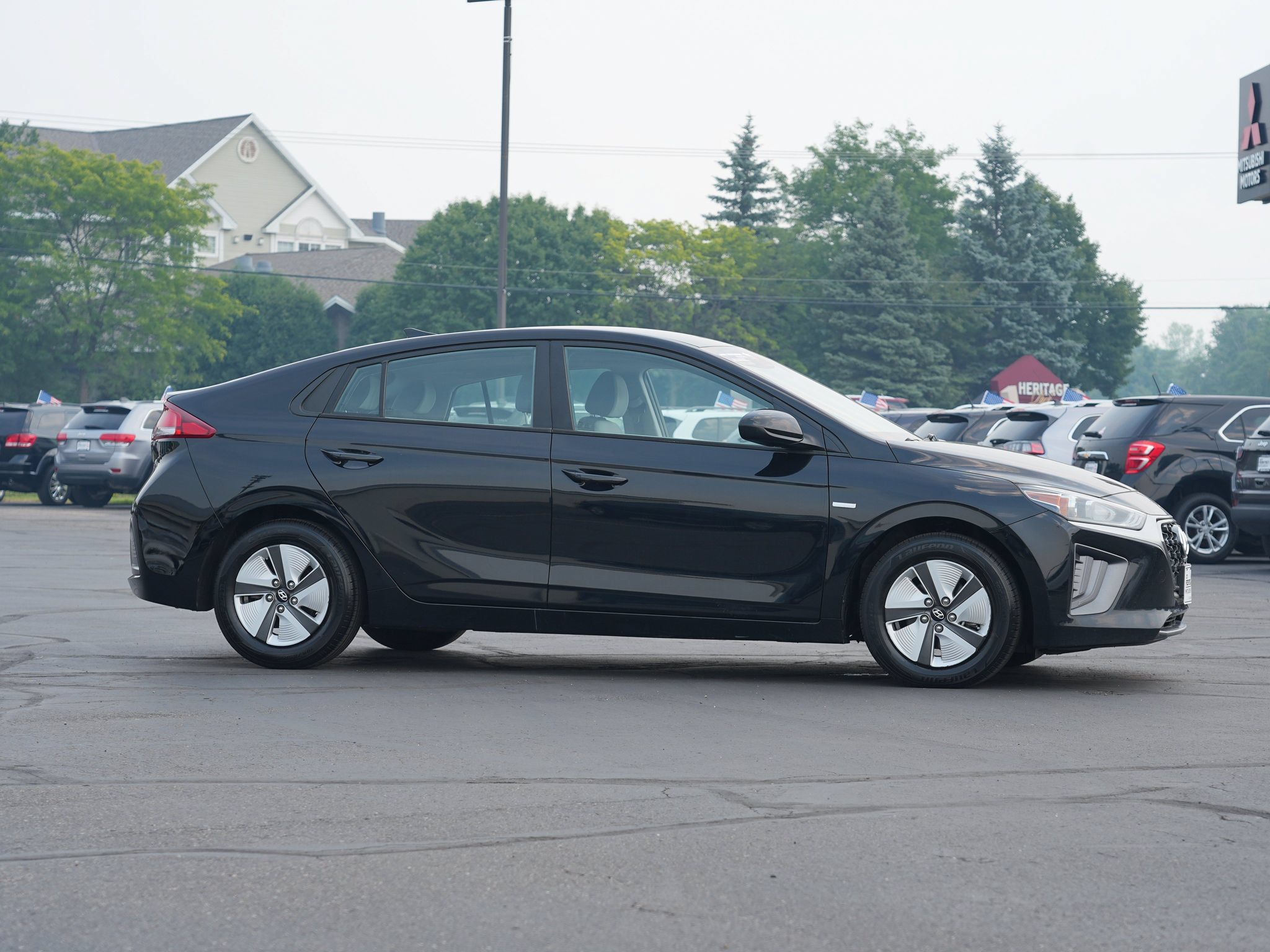 Used 2020 Hyundai Ioniq Blue FWD image 2