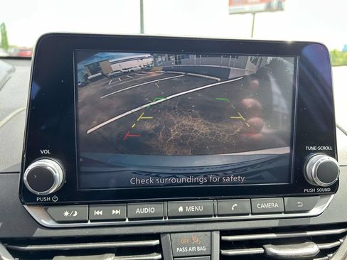 Used 2024 Nissan Altima 2.5 SV FWD image 21