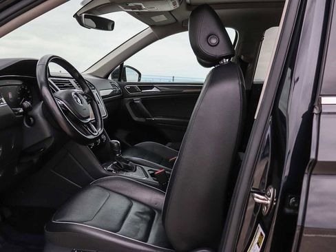 Used 2018 Volkswagen Tiguan SEL Premium FWD image 18