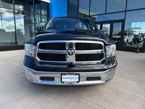 Used 2020 RAM 1500 Classic SLT w/ Luxury Group AWD/4WD image 2