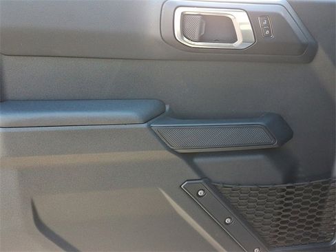 New 2025 Ford Bronco 4-Door image 8