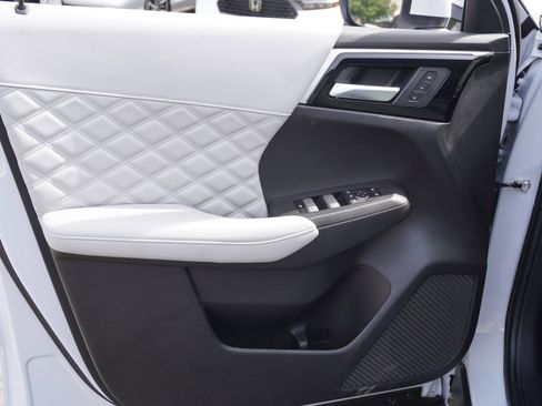 Used 2024 Mitsubishi Outlander SEL image 23