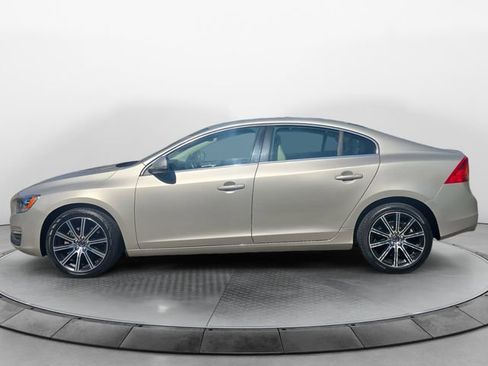Used 2018 Volvo S60 T5 Inscription image 2