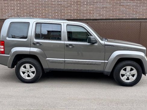 Used 2012 Jeep Liberty Sport AWD/4WD image 5