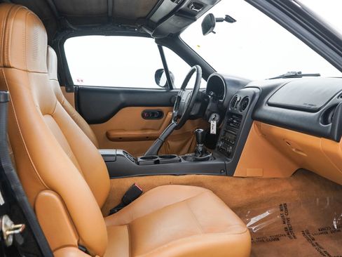 Used 1997 MAZDA MX-5 Miata RWD image 18