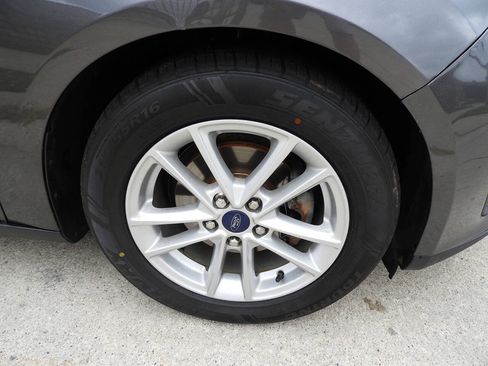 Used 2017 Ford Focus SE FWD image 12