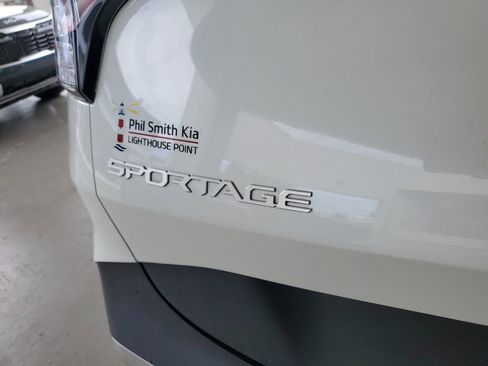 Used 2023 Kia Sportage EX AWD/4WD image 8