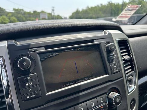 Used 2019 Nissan Titan SV AWD/4WD image 17