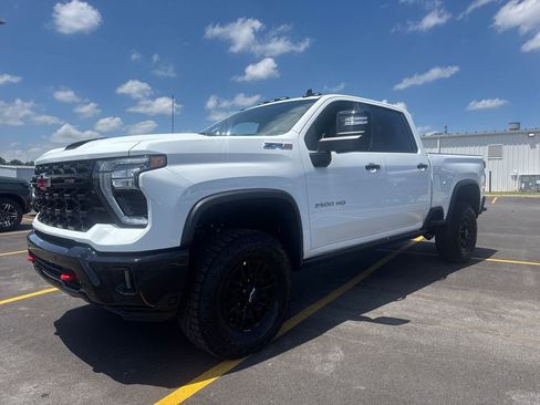 New 2026 Chevrolet Silverado 2500 ZR2 AWD/4WD image 2