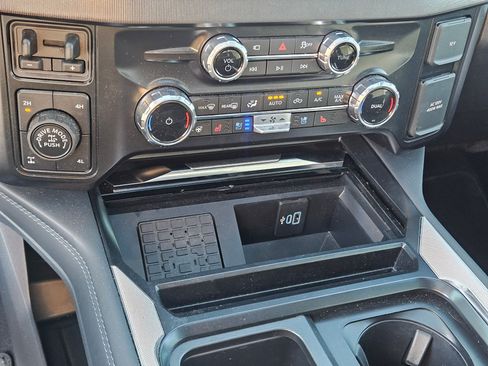 Used 2026 Ford F350 Platinum w/ Tremor Off-Road Package AWD/4WD image 28