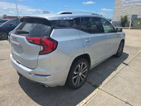 Used 2020 GMC Terrain Denali w/ Denali Premium Package FWD image 2