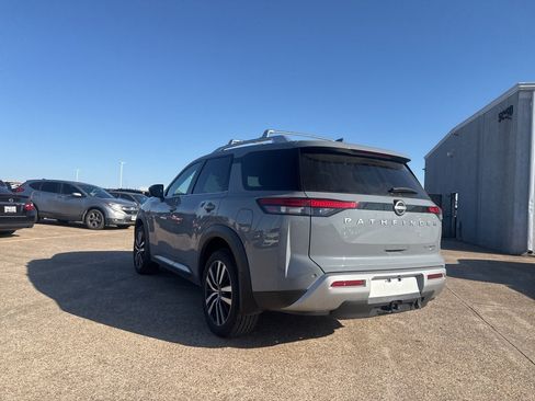 Certified 2025 Nissan Pathfinder Platinum image 17