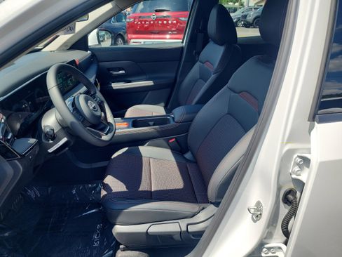 New 2025 Nissan Kicks SR image 11