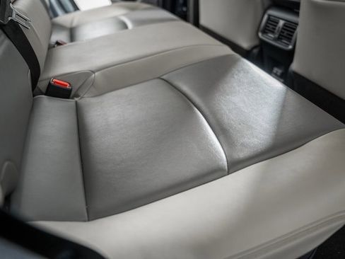 Used 2022 Toyota RAV4 XLE Premium image 32