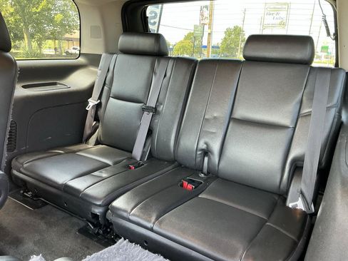 Used 2011 Chevrolet Tahoe LTZ RWD image 11